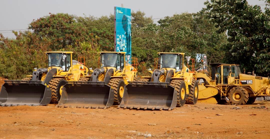 Chargeuses Volvo et CAT sur site