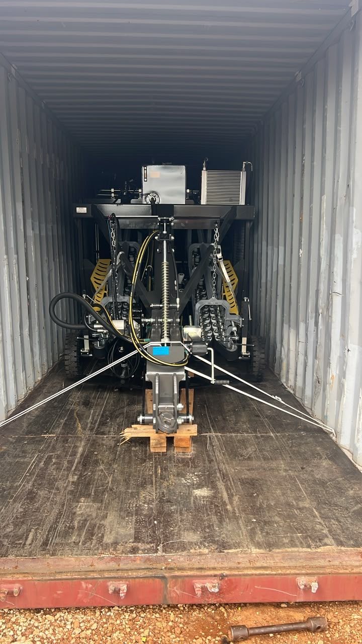 Machine arrimée dans un conteneur